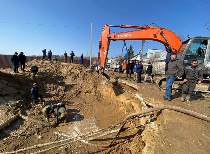 Работы на поврежденном водоводе в посёлке Вольгинский близятся к завершению
