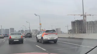 Если водитель сзади прижимается слишком близко — всегда делаю это: больше не подкрадывается