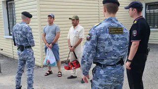 В Рязани полицейские выдворили из страны двух нарушавших закон мигрантов