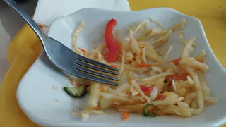 Квашу капусту по старинному рецепту уже много лет: сочная, хрустящая в банке стоит всю зиму - нужно знать одну хитрость