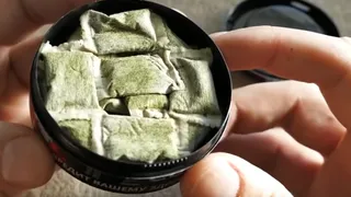 В Рязани школьники увлеклись "никотиновыми конфетами"