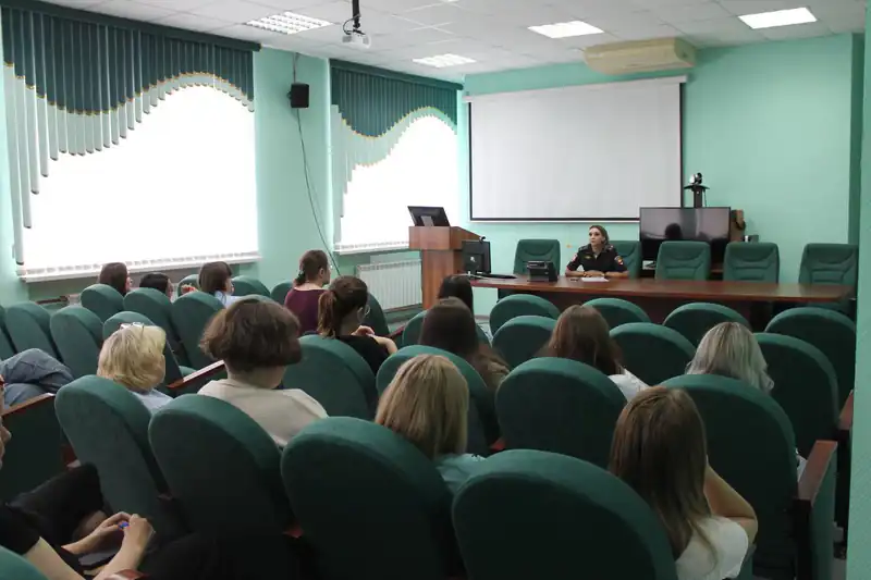 Челябинская полиция учит горожан распознавать аферистов и защищать свои сбережения
