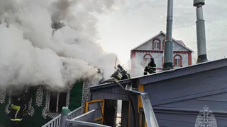 Возгоранию предшествовал хлопок: очевидцы сообщают о пожаре в Заречном