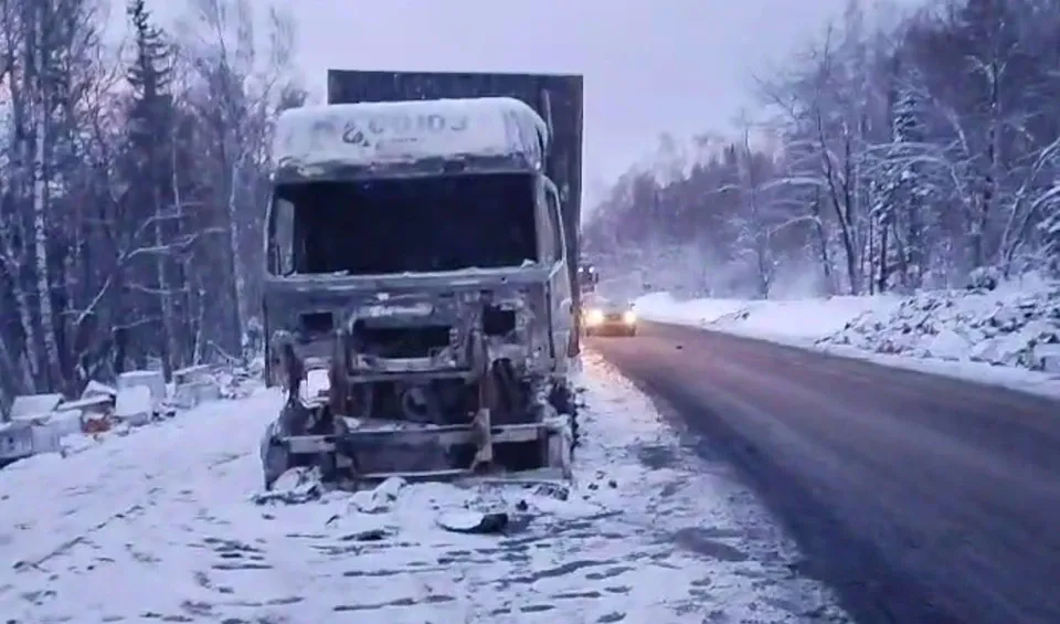В Челябинской области на трассе М-5 загорелся большегруз