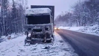 В Челябинской области на трассе М-5 загорелся большегруз