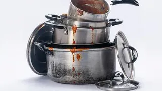 Быстро очищаем посуду от пригоревшей пищи