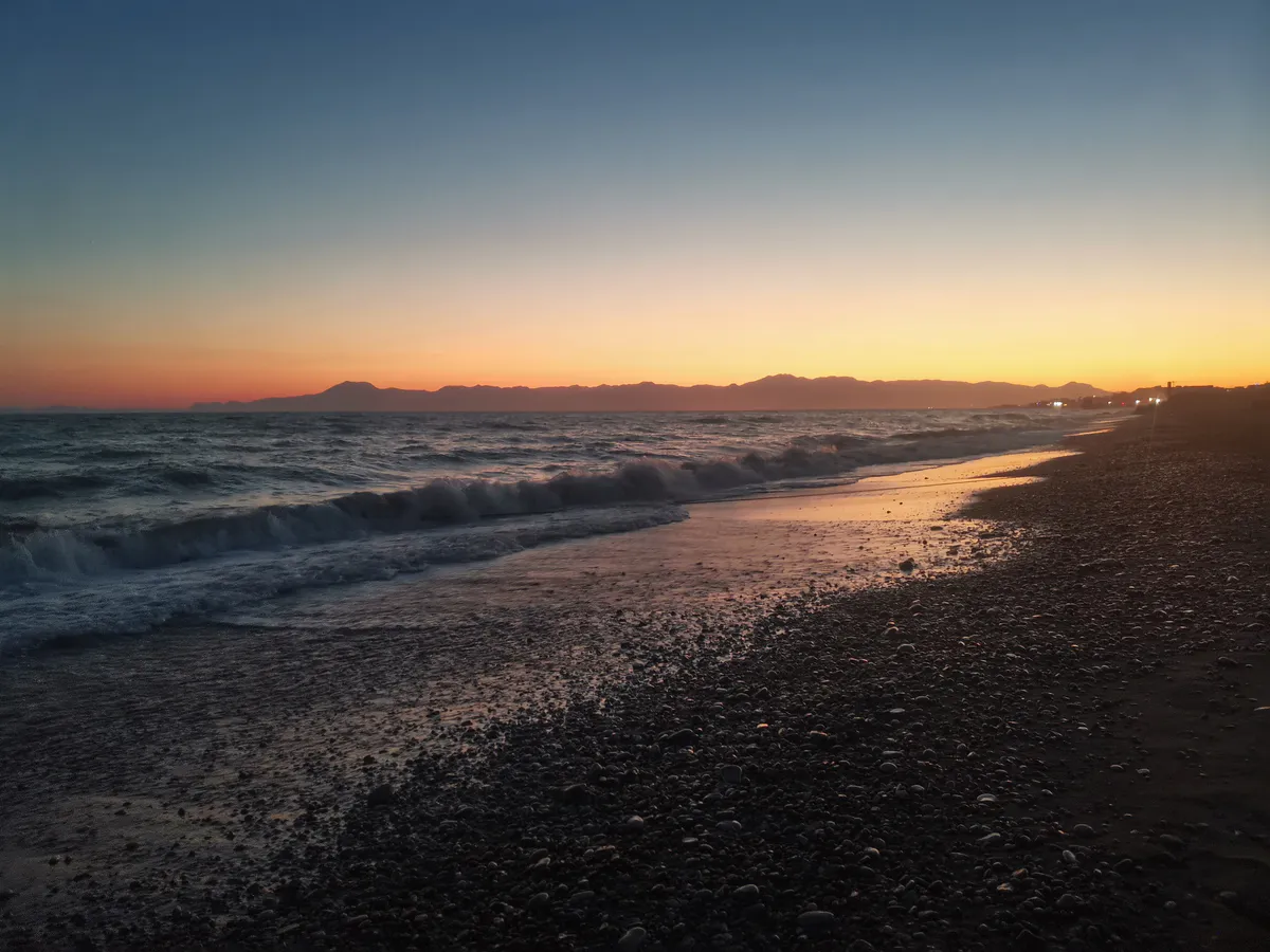 Где отдохнуть в России в бархатный сезон 2024: доступные варианты на море и не только