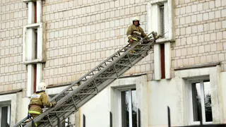 В Рязани ночью пять пожарных машин тушили квартиру