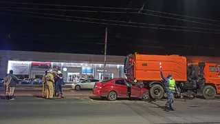 "Влетел в пылесос на большой скорости": на Московском шоссе иномарка въехала в грузовик