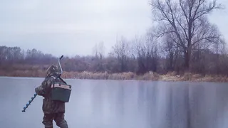 Рыбаки и дети на тонком льду: как не погибнуть на водоеме