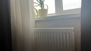 Наклеили за 5 минут и теперь не мерзнем: из окон больше не дует, а подоконник теплый