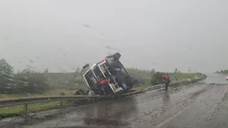 На трассе в Михайловском районе Рязанской области перевернулся грузовик