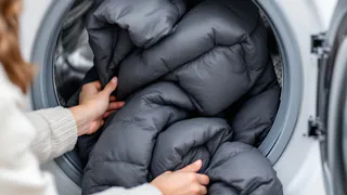 Достаю пуховик из машинки как только купленный: как я стираю куртки дома без страха и прилично экономлю на химчистке