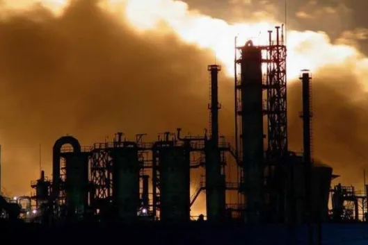 Нижнекамские СМИ бьют тревогу – часть трассы у города окутало едким дымом