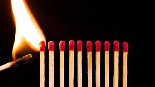 Россиянам напомнили, почему соль и спички нельзя давать в долг