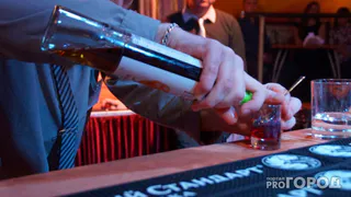 В Коми три сотрудника бара похитили деньги с карты посетителя