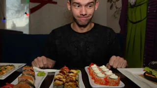 Проверяем слух: Рязанцы бегут из суши баров в обычные столовые