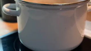 Узнала хитрость, как отмыть кастрюли от желтизны и налета. Теперь и подругам советую 