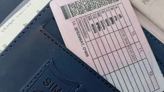 Водителей с многолетним стажем заставят пересдавать права в марте: названы условия  