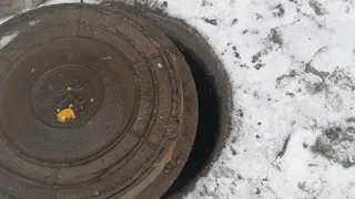 В Челнах ребёнок едва не провалился в люк: возбуждено уголовное дело