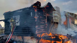 Пожар в Ашинском районе: многодетная семья шестерых детей спаслась, но двое пострадали