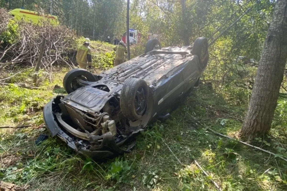 В Озерске пожилая женщина погибла в перевернувшемся Renault Megane