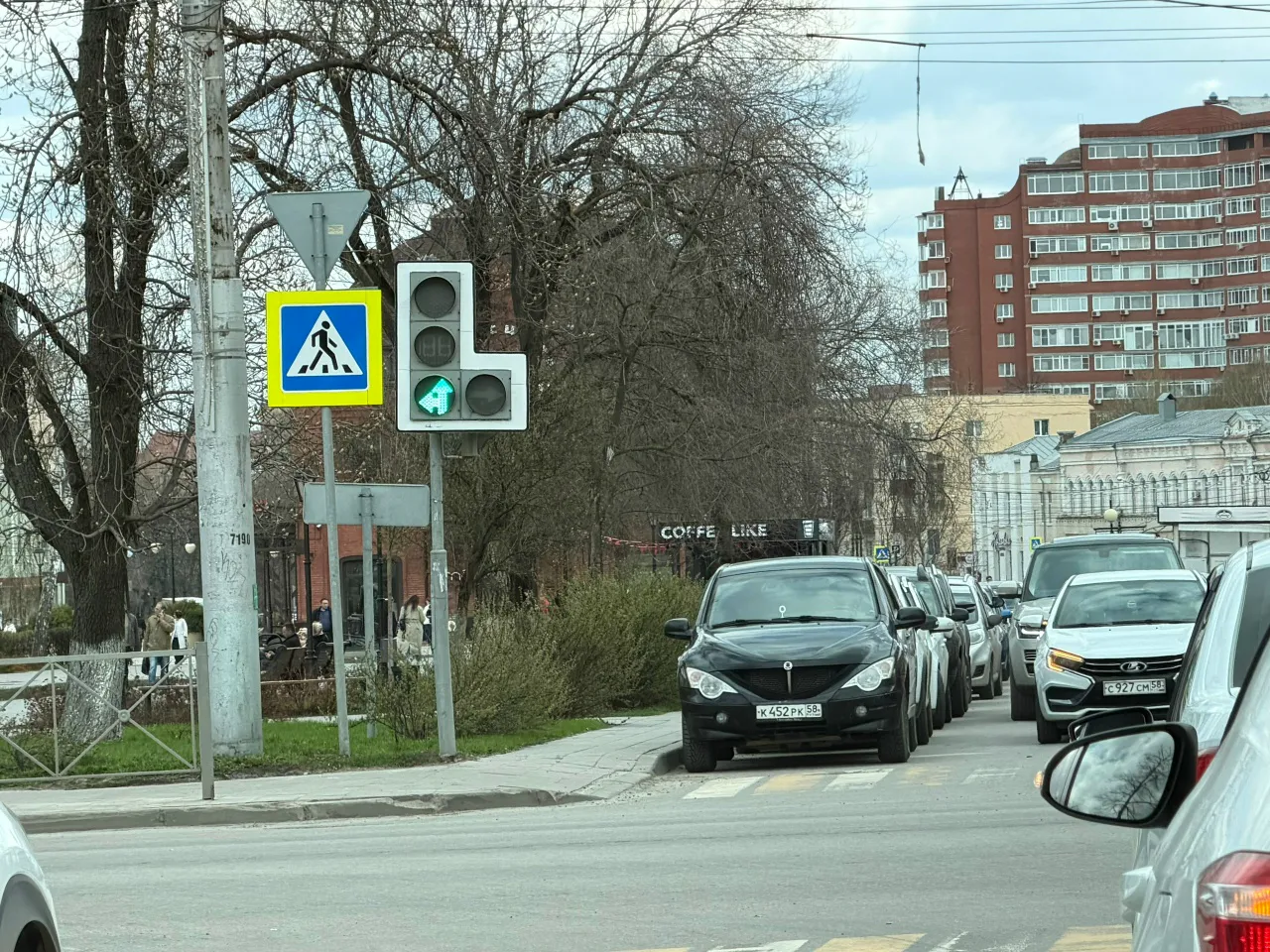 Денисов поручил усилить работу по вывозу брошенных машин с пензенских дворов