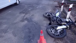 Во Владимирской области мотоцикл столкнулся с локомотивом
