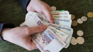 Решение принято. За стаж более 20 лет начнут переводить по 10 000 рублей с 2 сентября