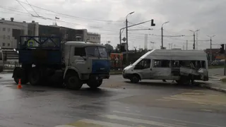 В Дашково-Песочне из маршрутки вылетел пассажир после ДТП с "КАМАЗом"