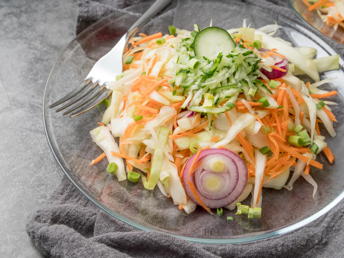 Этот салат китайцы едят килограммами, а у нас почему-то недооценивают. Зимой он особенно хорош