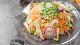 Этот салат китайцы едят килограммами, а у нас почему-то недооценивают. Зимой он особенно хорош