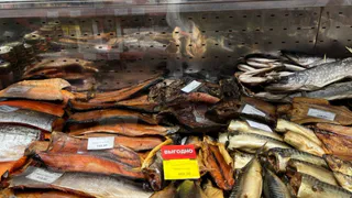 Эта рыба кишит 10-метровыми червями: а мы ее постоянно едим сами и даем детям