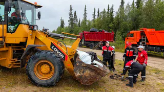 В рамках акции «Речная лента-2025» очистили берег в Усинске  