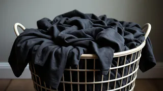 Одежда именно этого цвета 16 февраля могла принести беду в дом. Не надевай ее и задобри домового