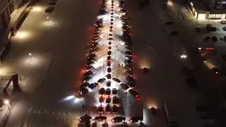Водители построили елку из машин в Брянске