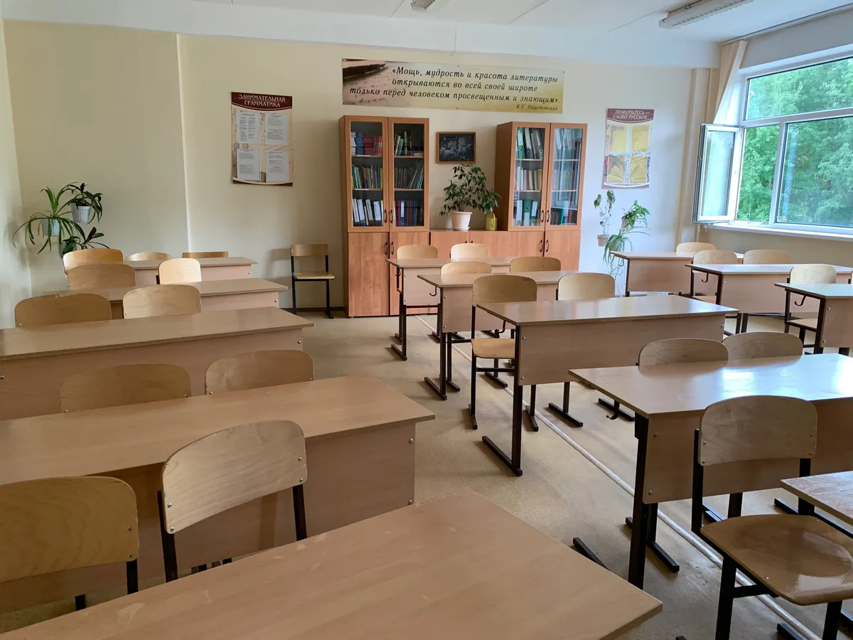 «С верой в добро и образование»: выпускники-гуманитарии МГТУ встретились спустя годы в Магнитогорске