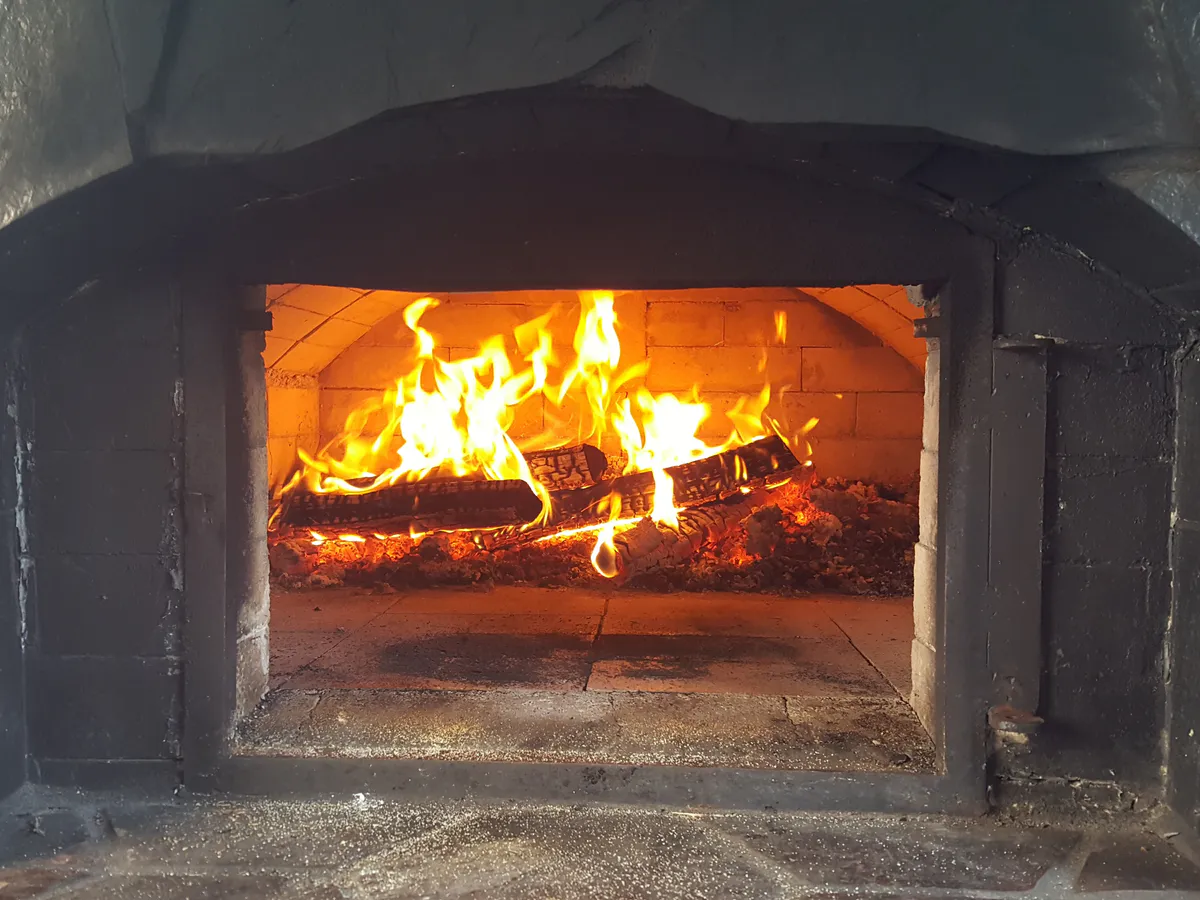 1 таблетка на дрова — и дымоход идеально чист: от толстого слоя сажи не остается никакого следа - тяга на 10 из 10