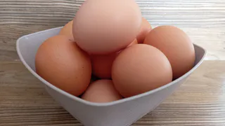 Почему нельзя класть яйца после варки в холодную воду - запомните раз и навсегда