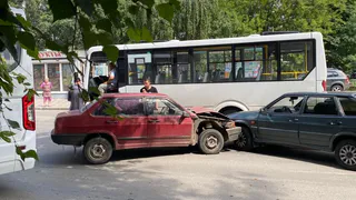 На дороге в Канищеве встретились две «Лады» и автобус