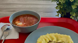 Почему нужно убрать из борща главный ингредиент — вкус станет ярче и богаче