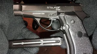 Житель Чувашии разгуливал по улице с пистолетом в руке