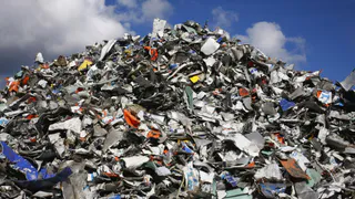 Кидай мусор, куда хочешь: в деревне Красный Бор ликвидирована стихийная свалка