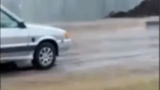 Не проехать: В Скопине строительный кран упал на дорогу