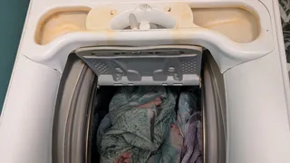 Почему нельзя оставлять дверь стиральной машины открытой