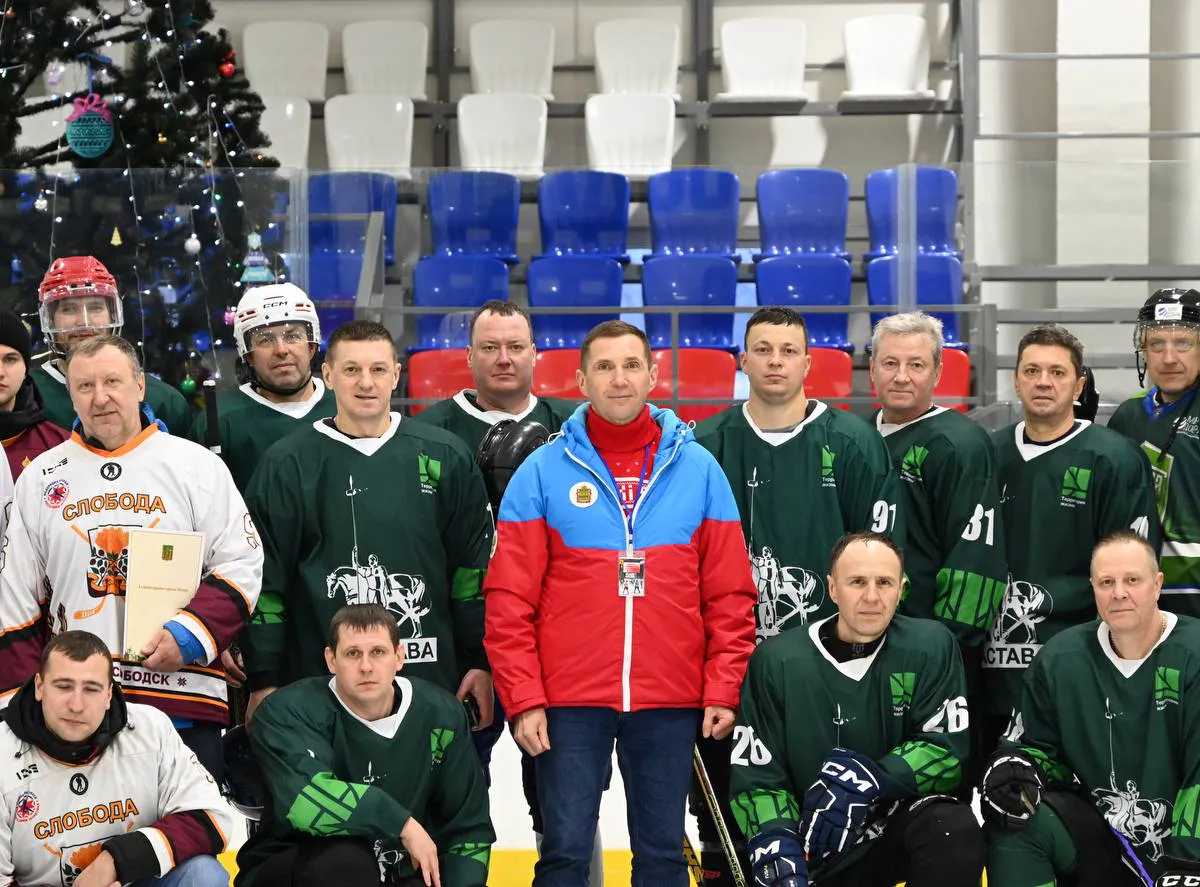 Глава Пензы наградил лучших игроков Рождественского хоккейного турнира