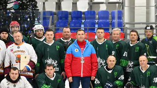 Глава Пензы наградил лучших игроков Рождественского хоккейного турнира