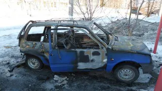 Машины горят: в Нижнекамске неизвестные подожгли бесхозную «Оку»