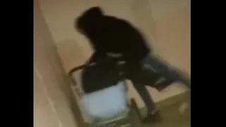 В Шацке подростки сломали чужую коляску, сняли это на видео и выложили в сеть. Их поймали