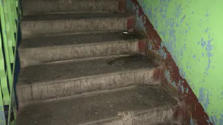 Сговор коммунальщиков: в Недостоеве тоже перестали мыть подъезды